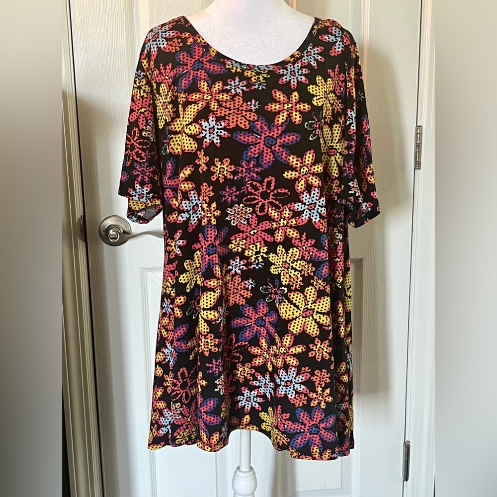 LuLaRoe 3x Shirt Sleeve Tunic w/high-low hemline Spring Floral Print EUC